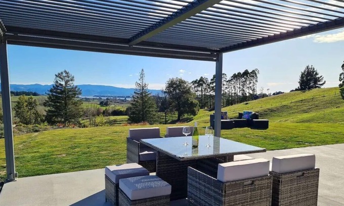 Tasman House | Country home, coastal views