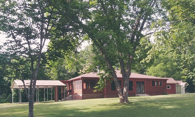 Boomer House | Country Home Private Setting Mountain Views