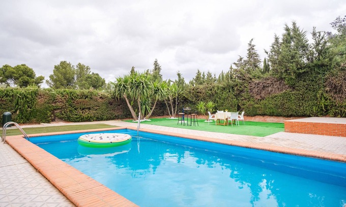 Alcala de Guadaira House | Country House 'Acogedora Casita Rural De Invitados' with Shared Pool, Wi-Fi and Air Conditioning