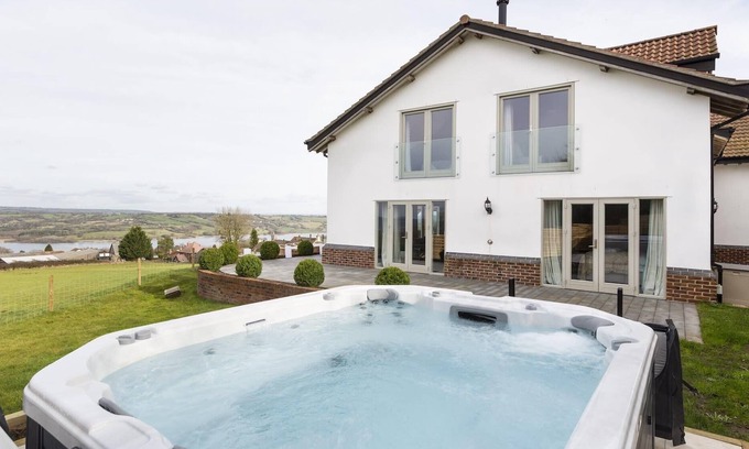 Blagdon House | Country House, 12 Person Hot Tub & Lake Views