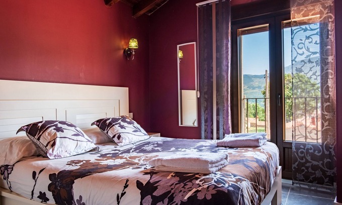 Navalguijo House | Country House 'Baelo Claudia' with Mountain View, Balcony and Wi-Fi