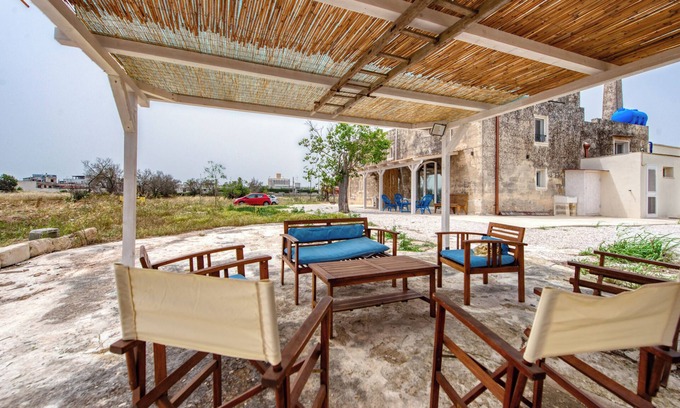 Merine House | Country House 'Flavienne' with Shared Terrace, Wi-Fi and Air Conditioning
