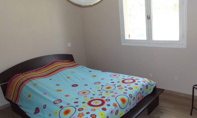 Crillon-le-Brave House | Country house with air conditioning