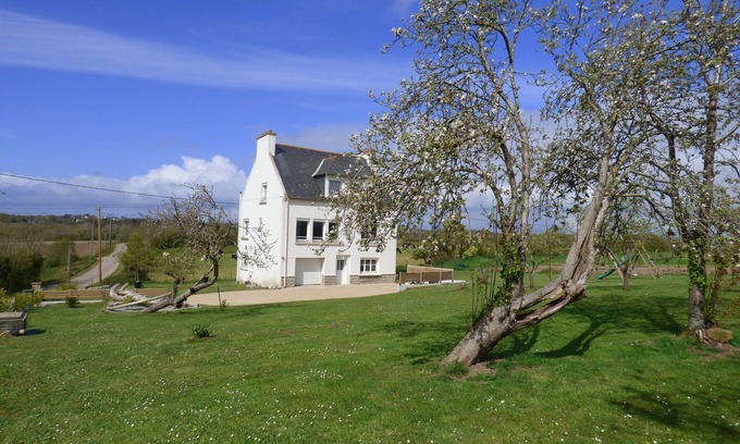 Goulien House | Country house near the sea