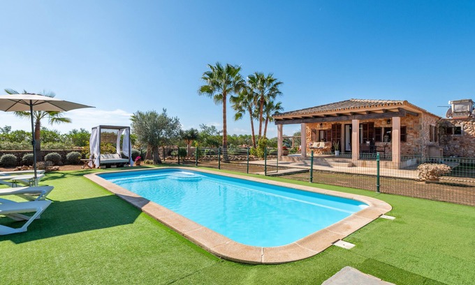 Campos Villa | Country House 'Ses Oliveres' with Mountain View, Wi-Fi and Air Conditioning