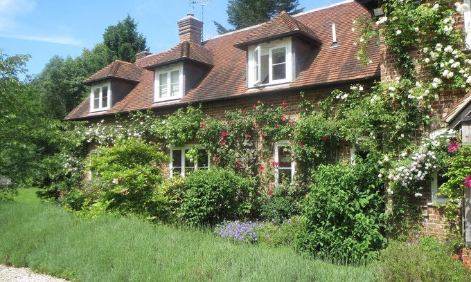 Penwood Other | Country House, Sleeps 10, Swimming Pool And Tennis Court, In Inkpen, Berkshire