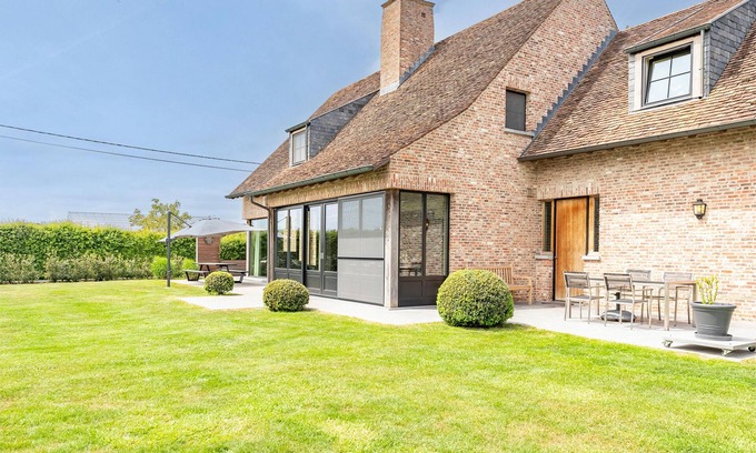 Maldegem House | Country house surrounded by nature with hot tub