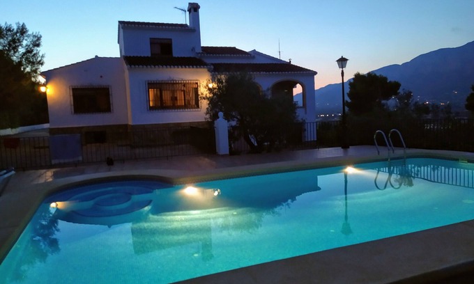 Tarraula House | Country house with beautiful views of the sea and the mountains
