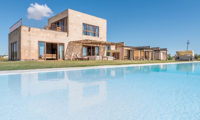 Campos Villa | Country House with Pool, a/a, Large Garden, Terraces & Wi-Fi; Parking Available, Pets Allowed