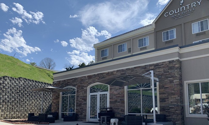 Kenilworth Hotel | Country Inn & Suites by Radisson Asheville Downtown Tunnel Road