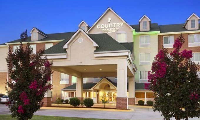 Conway Hotel | Country Inn & Suites by Radisson, Conway, AR