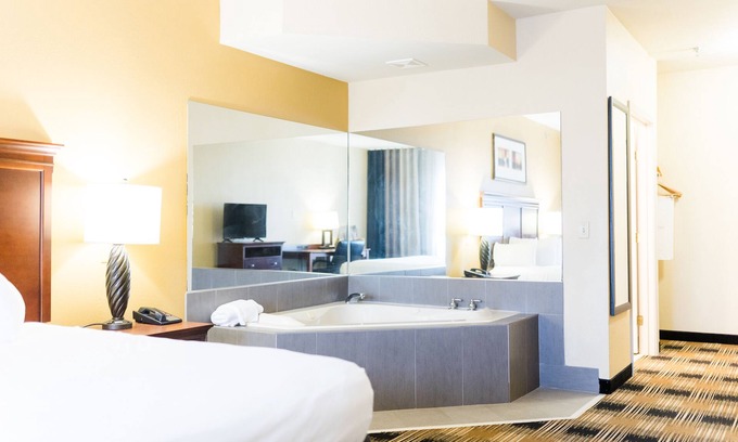Helen Hotel | Country Inn & Suites by Radisson, Helen, GA