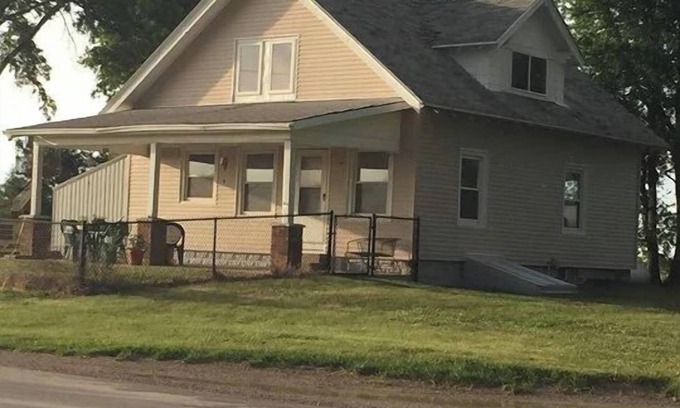 Moscow Other | Country living but less than 15 mins to downtown Iowa City. Most pets welcomed.