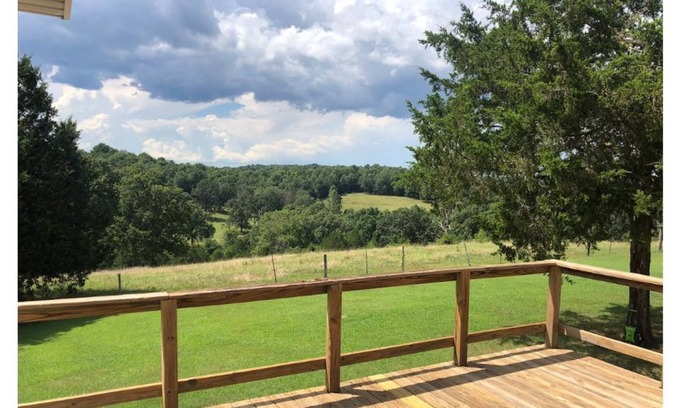 Henderson Other | “Country Living” Near Norfork Lake