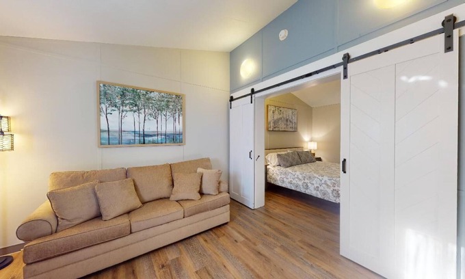 Wellborn Apartment | Country Oaks-VERY quiet! VERY clean! NEW King & Queen beds! 6 acre community