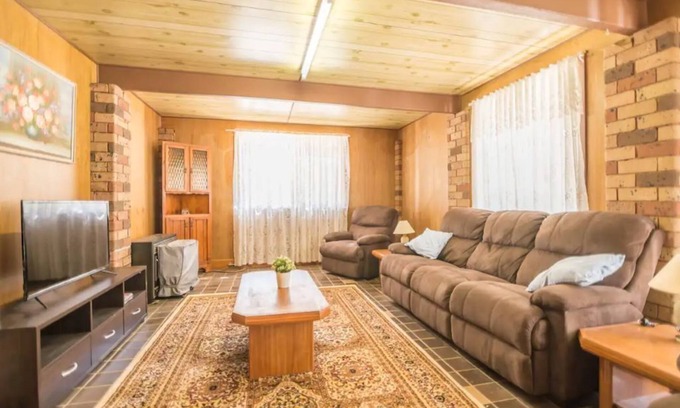 Hargraves House | Country property on 10 acres at a quiet village of Hargraves (pet friendly)