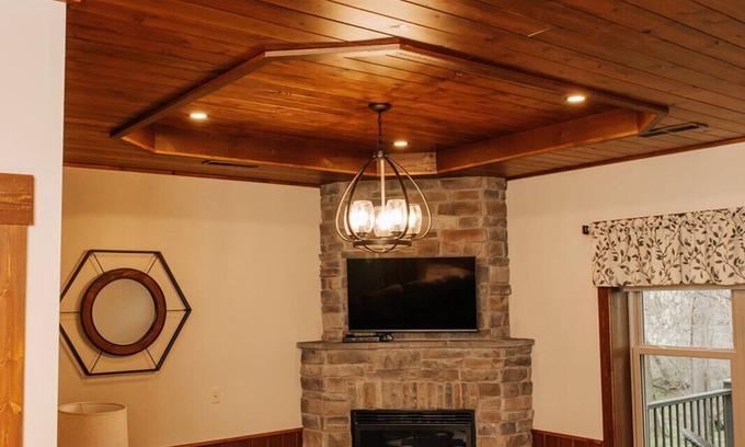 Dundee Cabin | Country Roads Suite: Luxury Suite in Amish Country, Ohio