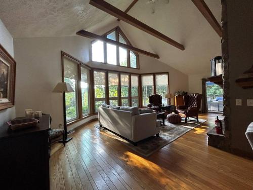 Alpine Lake House | Country Roads take me home