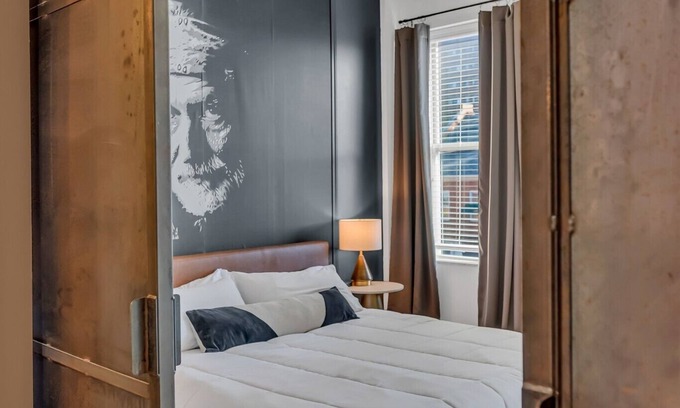 Midtown Condo | Country Row and Vanderbilt in West End Nash A1 location Sleeps 4