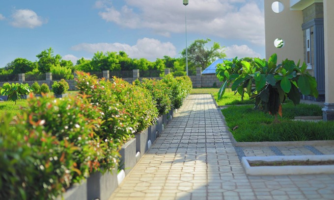 Western Uganda National Parks Hotel | country sights Hotel Bulisa