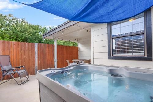 Canyon Lake House | Country Sunsets at Coddiwomple Cottages