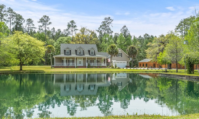 Northside Cottage | Country Villa pool hot tub game room pond
