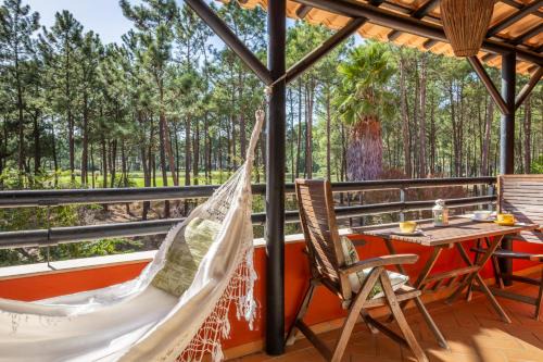 Charneca de Caparica e Sobreda Apartment | Countryside 2-Bedroom Apart with condominium Pool and Golf premises!