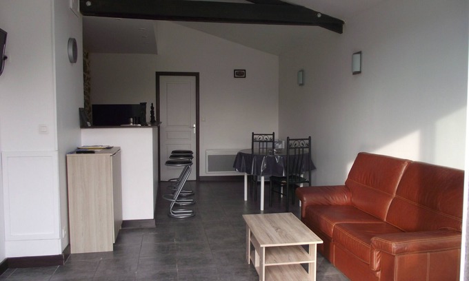 Roz-sur-Couesnon Apartment | Countryside at the foot of Mont Saint Michel