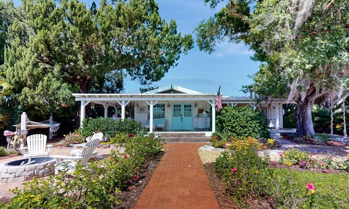 Buckingham Cottage | Countryside cottage with firepit, garden views, French-country decor, & hammock