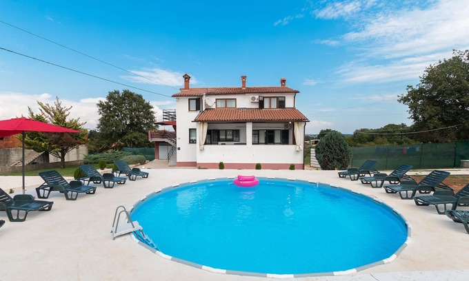 Sajini Apartment | Countryside holiday apartment with 3 bedroom nestled in serene surroundings