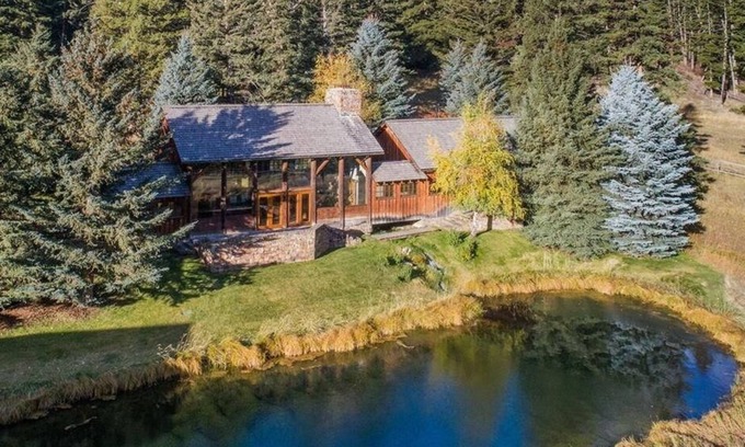 Livingston Ski Chalet | Counts Creek Cabin -Gorgeous Luxury Home on Mill Creek in the Paradise Valley