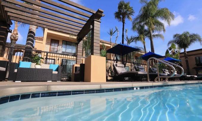 Harbor Hotel | Couple Retreat Near Long Beach Cruise Terminal | Hotel w/Heated Pool