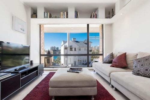 Elizabeth Bay Apartment | Couple's Gateway in Sunny Elizabeth Bay