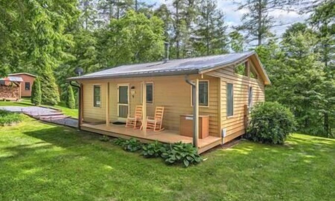 Hot Springs House | Couples Cabin with King bed and outdoor hot tub!