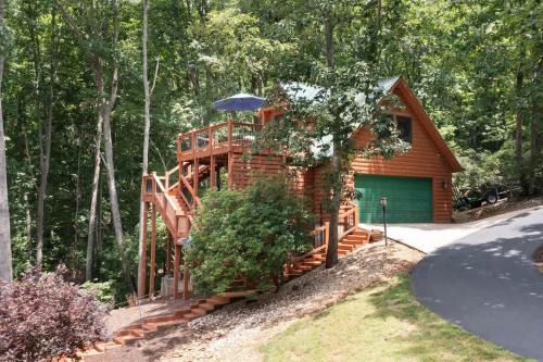 Dahlonega House | Couples Carriage House Retreat-Wineries & Hiking