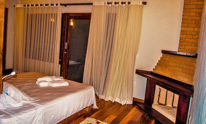 Passa Vinte Ski Chalet | Couples cottage with whirlpool and fireplace