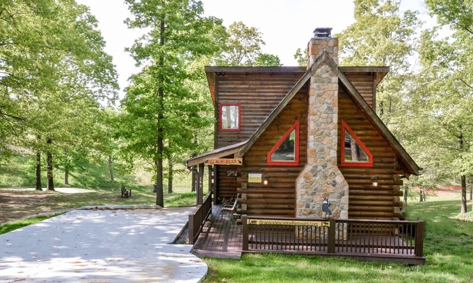 Branson Cedars Cabin | Couples Get Away at Black Bear | 2 Bed, 2 Bath