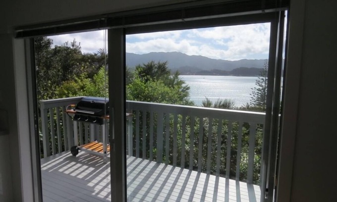 Coromandel Apartment | Couples Getaway with Stunning Views of Harbour and Mountain Ranges