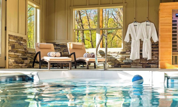 Black Bear Falls Cabin | Couples Retreat Indoor Pool Sauna minutes to Gatlinburg