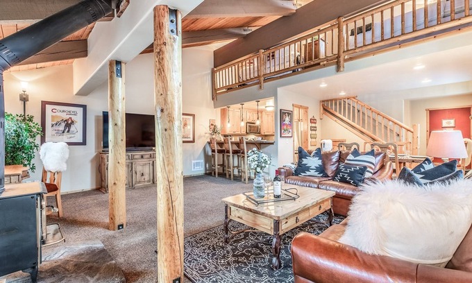 Mammoth Lakes Condo | Courchevel 14 Remodeled Light and Bright Mountain Cabin, Walk to Canyon Lodge Slopes by RedAwning