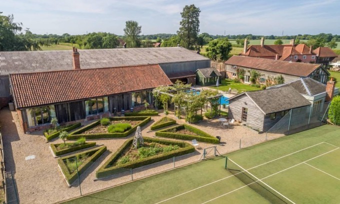 Ipswich House | Court Barn, Stoke By Nayland