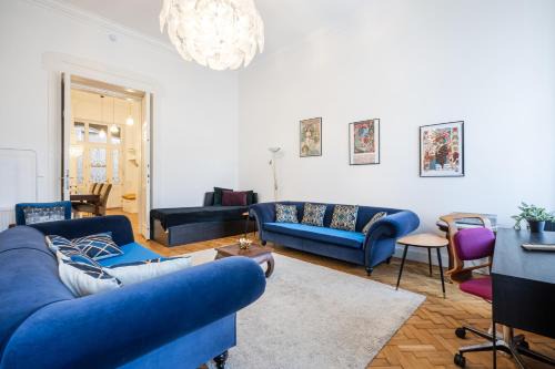 Csarnok negyed Apartment | Court Crossing Apartment