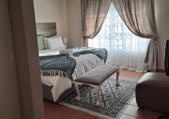 Emalahleni House | Courtlyguesthouse