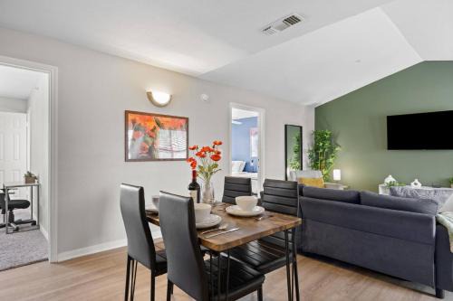 Pleasant Valley Apartment | Courts Pool PingPong | Ideal for ACL + F1 Fans