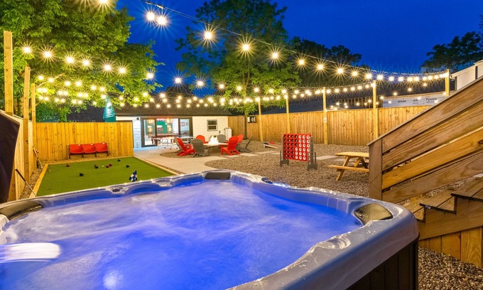 Cherokee Triangle House | Courtside - Highlands VIP 6BR 4BA Amenities Galore