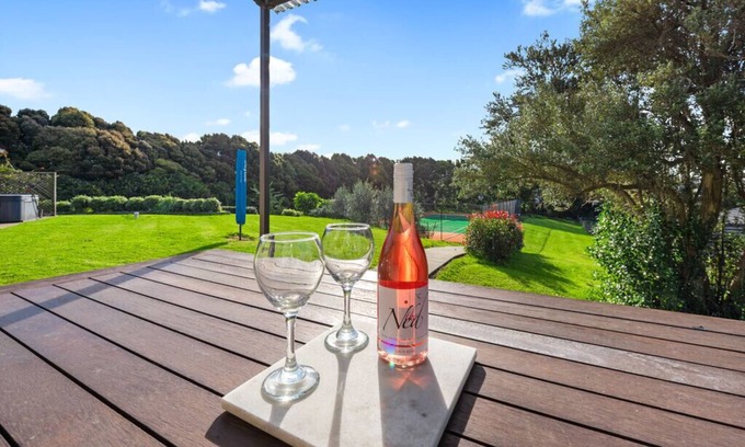 Waihi Beach Cottage | Courtside Quarters - Waihi Beach Holiday Home