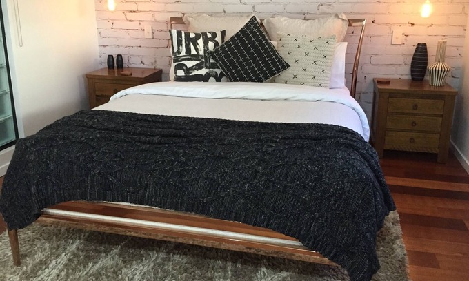 Kenmore House | Courtyard Apartment near Lone Pine Koala Sanctuary