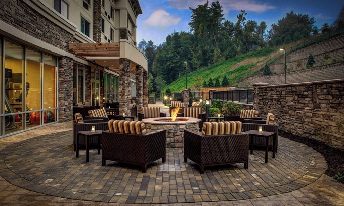 Boone Hotel | Courtyard Boone