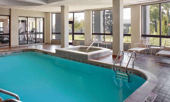 Northeast Mississauga Hotel | Courtyard by Marriott Mississauga - Airport Corporate Centre West