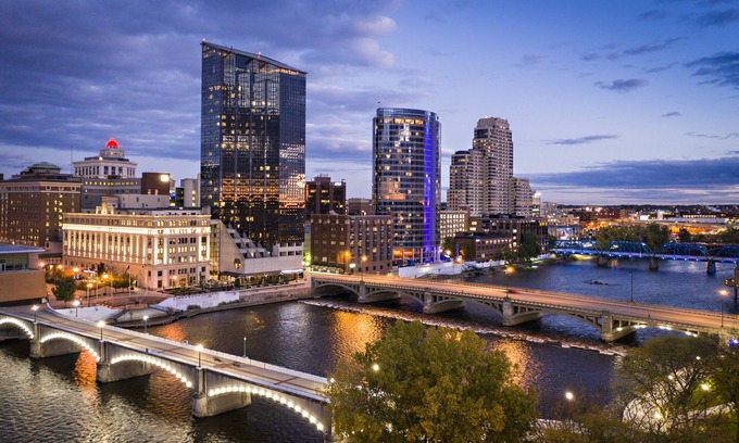 Downtown Hotel | Courtyard by Marriott Downtown Grand Rapids